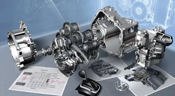 Rozłożona skrzynia DSG z widocznymi biegami, wałkami i schematem technicznym. Obok leży selektor biegów i logo VW.