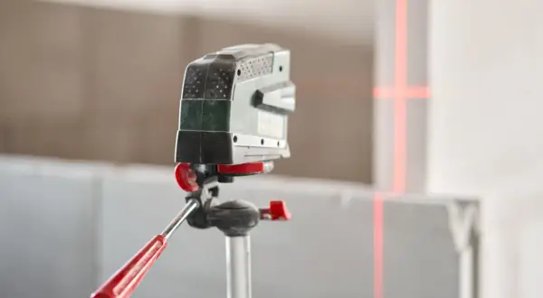 Statyw do poziomicy DIY: Zbuduj sam i oszczędź!