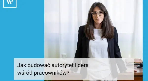 Kobieta w okularach, ubrana w marynarkę, prezentuje cechy przywódcy. Tekst: "Jak budować autorytet lidera wśród pracowników?".