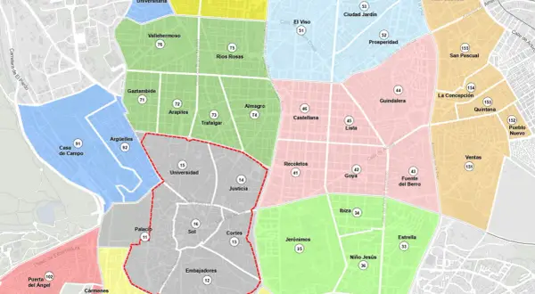 Mapa de Madrid con zonas de colores que ilustran la diferencia entre zona azul y zona verde, mostrando barrios como Sol, Embajadores y Cortes.