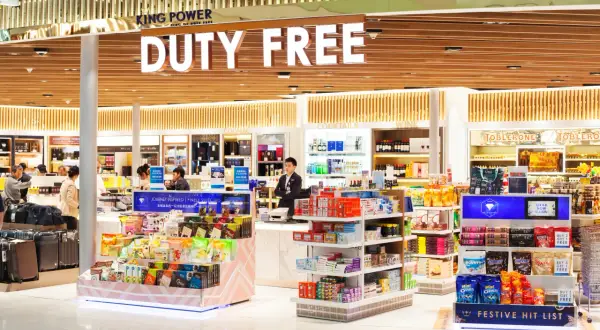 Perfumy na lotnisku: Czy warto kupić? Analiza cen i poradnik