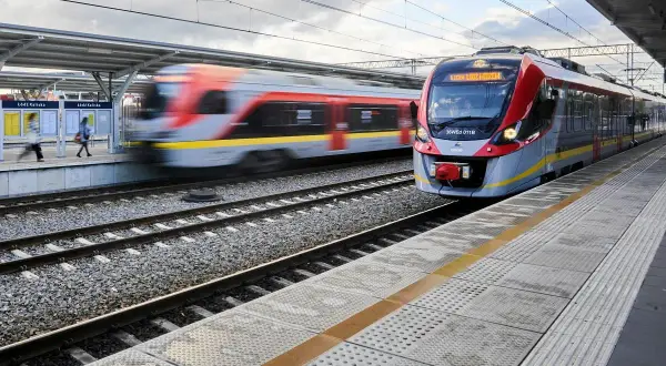 Kto kieruje pociągiem? Poznaj odpowiedzialności maszynisty i kierownika
