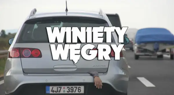 Winiety Węgry: samochód na autostradzie z ręką wystającą z bagażnika.