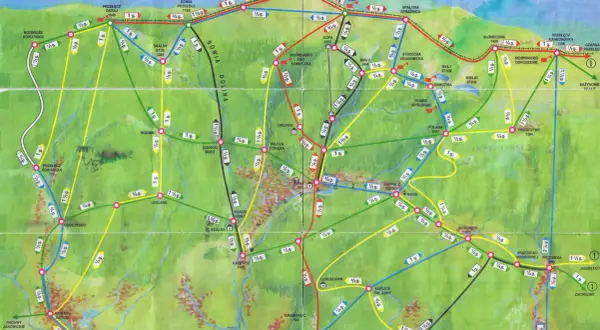 Mapa turystyczna Karkonoszy z zaznaczonymi szlakami, przełęczami i schroniskami.