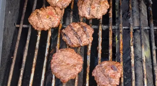 Jak zrobić kotlet na hamburgera, który zachwyci Twoich gości