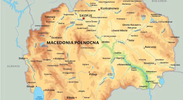 Mapa polityczna Macedonii Północnej, pokazująca jej położenie między Serbią, Bułgarią, Grecją i Albanią. Widoczne stolica Skopje i inne miasta.
