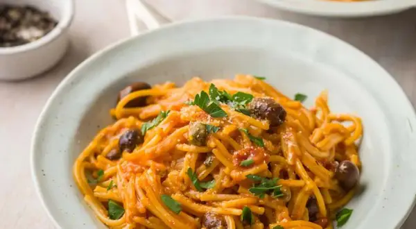 Spaghetti alla puttanesca: przepis na wyjątkowe włoskie danie