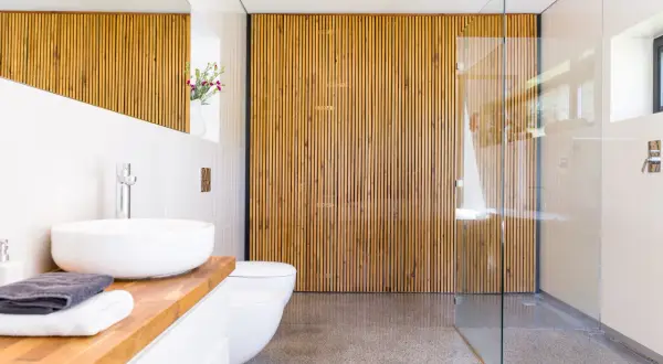 Badezimmer Platten statt Fliesen: Vorteile und einfache Installation