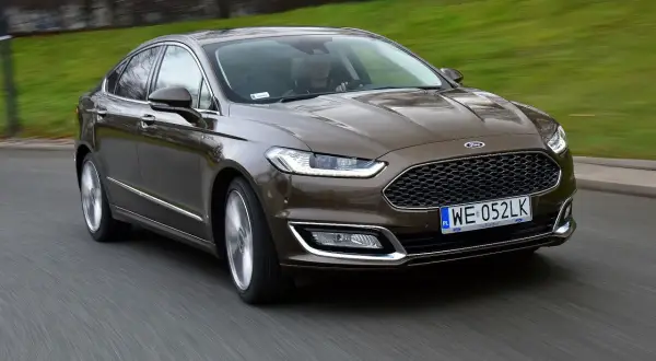 Ford Mondeo jaki silnik wybrać? Odkryj najlepsze opcje i oszczędności