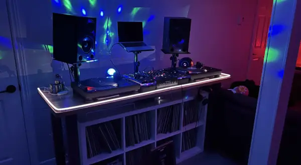 Jak zrobić stół DJ - Prosty sposób na stworzenie idealnego stołu do DJ-ing
