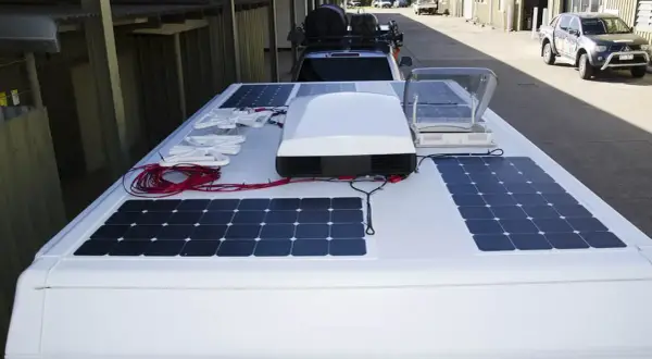 Jakiej mocy solar do kampera, aby uniknąć problemów z zasilaniem?