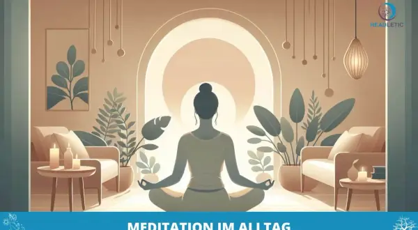 Eine Frau meditiert im Lotussitz in einem gemütlichen Raum. Dies ist die beste Meditation für den Alltag.