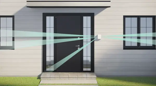 Un détecteur blanc émet des faisceaux lumineux bleus vers la porte d'entrée et les fenêtres, illustrant un système d'alarme périmétrique.