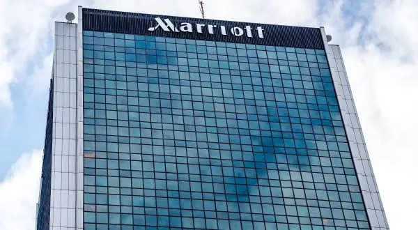 Ile pięter ma hotel Marriott w Warszawie? Zaskakujące fakty o wysokości