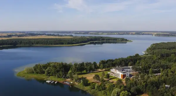 Ostrowo nad Jeziorem Powidzkim: Odkryj idealny urlop nad czystą wodą