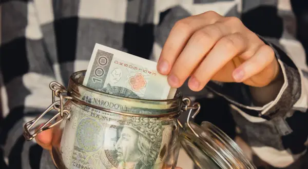 Ile można zarobić żeby nie stracić renty? Sprawdź limity i zasady