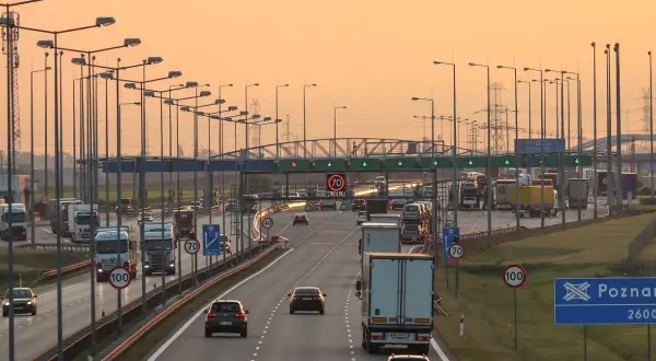 Autostrada: Poznaj zasady, uniknij mandatu i jedź bezpiecznie