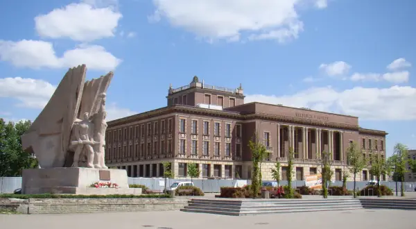 Dąbrowa Górnicza: Odkryj zielone serce Zagłębia i zaskakujące atrakcje!