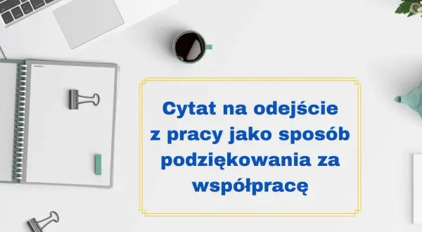 Mądre cytaty na pożegnanie z pracy to sposób na podziękowanie za współpracę. Biurko z laptopem, kawą i notatnikiem.