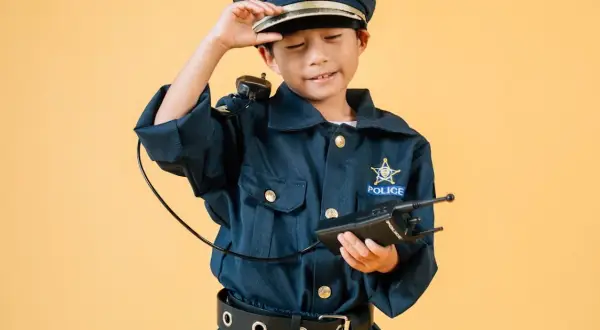 Strój policjanta DIY dla dziecka: Stwórz go z nami krok po kroku!