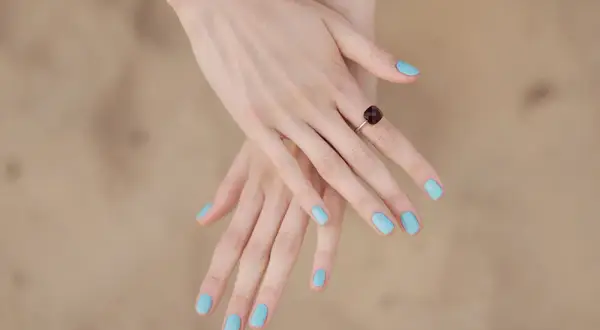 Czym jest manicure OPI? Odkryj jego zalety i unikalne cechy