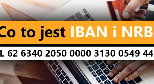 Co to jest IBAN? Dwa dłonie trzymające kartę kredytową i klawiaturę laptopa.