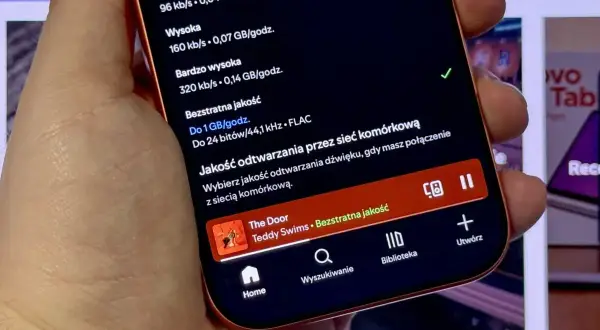 Porównanie jakości dźwięku: MQA vs FLAC. Telefon pokazuje ustawienia jakości odtwarzania muzyki, gdzie bezstratna jakość to FLAC.
