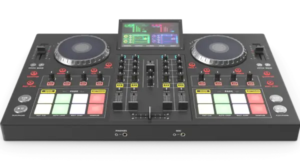 Profesjonalny kontroler DJ z dwoma deckami, padami i ekranem.