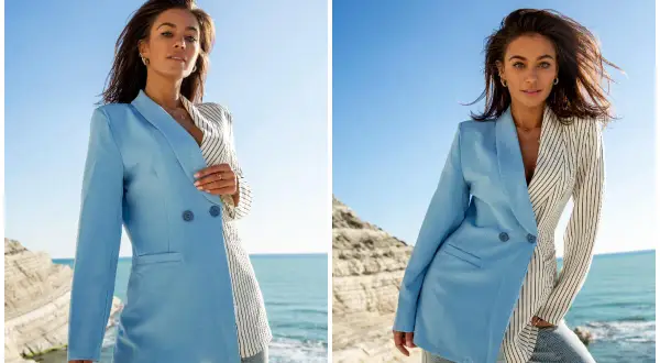 Modelka prezentuje, jak nosić marynarkę damską w stylu color blocking, łącząc błękit z pionowymi pasami. Idealna na letnie dni nad morzem.