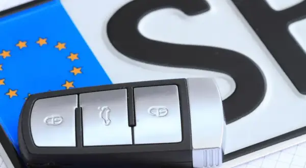 Nie płać kar! Przerejestrowanie pojazdu 2024: terminy i koszty