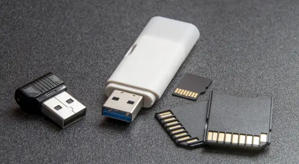 Jaki format pendrive do radia samochodowego, aby uniknąć problemów?