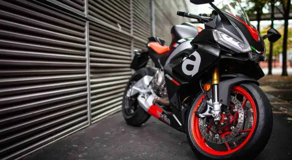 Deportiva Aprilia RS 660, una moto con mas cc de lo esperado, lista para la acción.