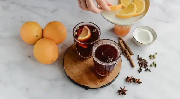 Jak pić grzańca, aby w pełni cieszyć się jego smakiem i aromatem