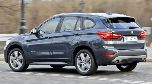 BMW X1 opinie: U11 vs F48, silniki, usterki, koszty. Czy warto?