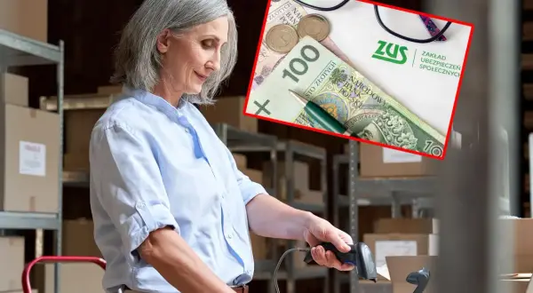 Kobieta w magazynie skanuje paczkę. W tle symbol ZUS, pieniądze i okulary – rozważania o latach pracy a wysokość emerytury.