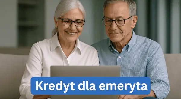 Uśmiechnięci emeryci przeglądają ofertę najtańszy kredyt dla emerytów na laptopie.