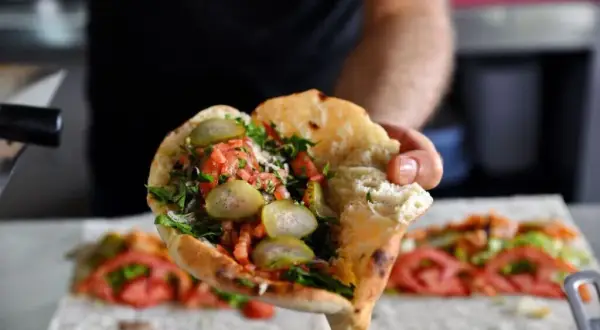 Kebab: Co to jest? Poznaj rodzaje i jak wybrać najlepszy