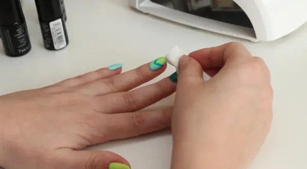 Manicure w domu: Hybryda, żel, klasyka. Zrób paznokcie jak pro!