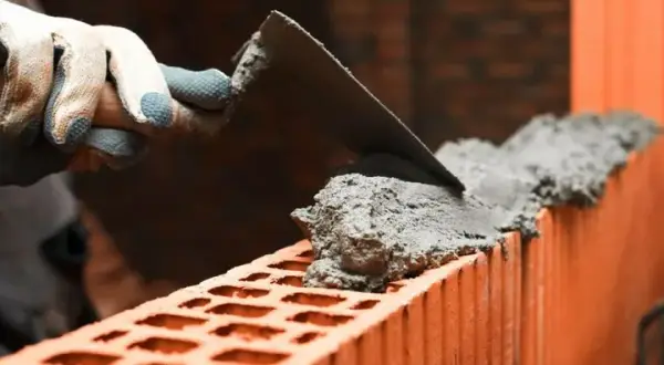 Jak zrobić gotową zaprawę betonową? Prosty przepis i wskazówki.