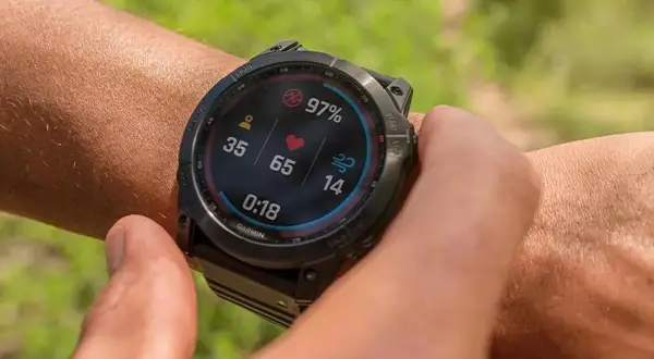 Garmin Fenix 7 Pro Solar im Test: Puls 65, 35 Schritte, 14 Wind. Perfekt für Outdoor-Abenteuer.