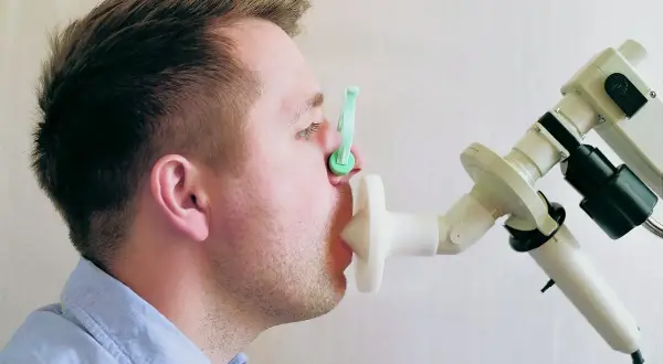 Jak oddychać na spirometrii? Krok po kroku do pewnego wyniku