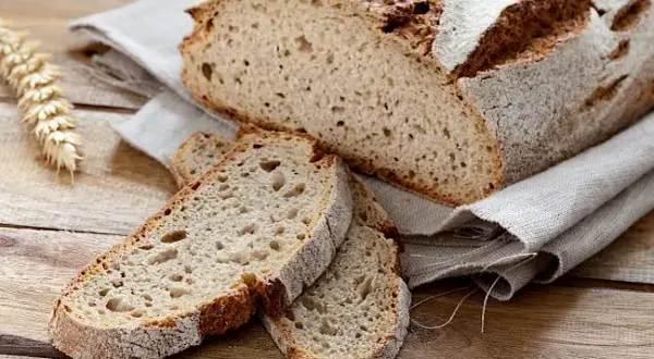 Ile kcal ma chleb pełnoziarnisty? Zaskakujące wartości odżywcze!
