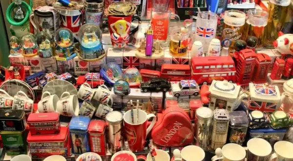 Pamiątki z Londynu co kupić: 10 wyjątkowych i niezapomnianych propozycji