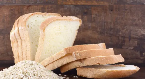 Jaki chleb bez glutenu wybrać? Najlepsze opcje i przepisy na domowy chleb