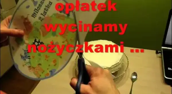 Jak przykleić opłatek na tort? Gładko i bez marszczenia!
