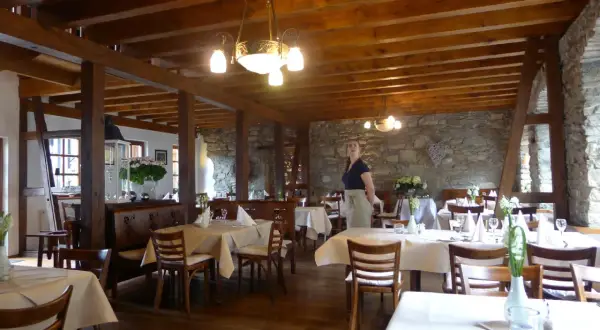 Shah Gastronomie Königswinter: Nahöstliche Küche & Rheinblick