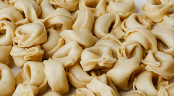 Z czym podawać tortellini z serem, aby zaskoczyć gości?