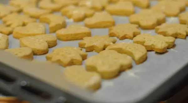 Dlaczego ciastka kruche kurczą się? Przyczyny i rozwiązania!