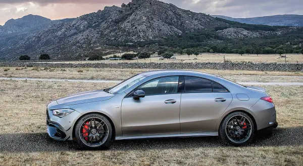 Mercedes CLA 35 AMG - moc, osiągi i unikalne cechy, które zaskakują