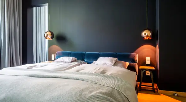 Romantische Schlafzimmerlampen für eine kuschelige Atmosphäre schaffen